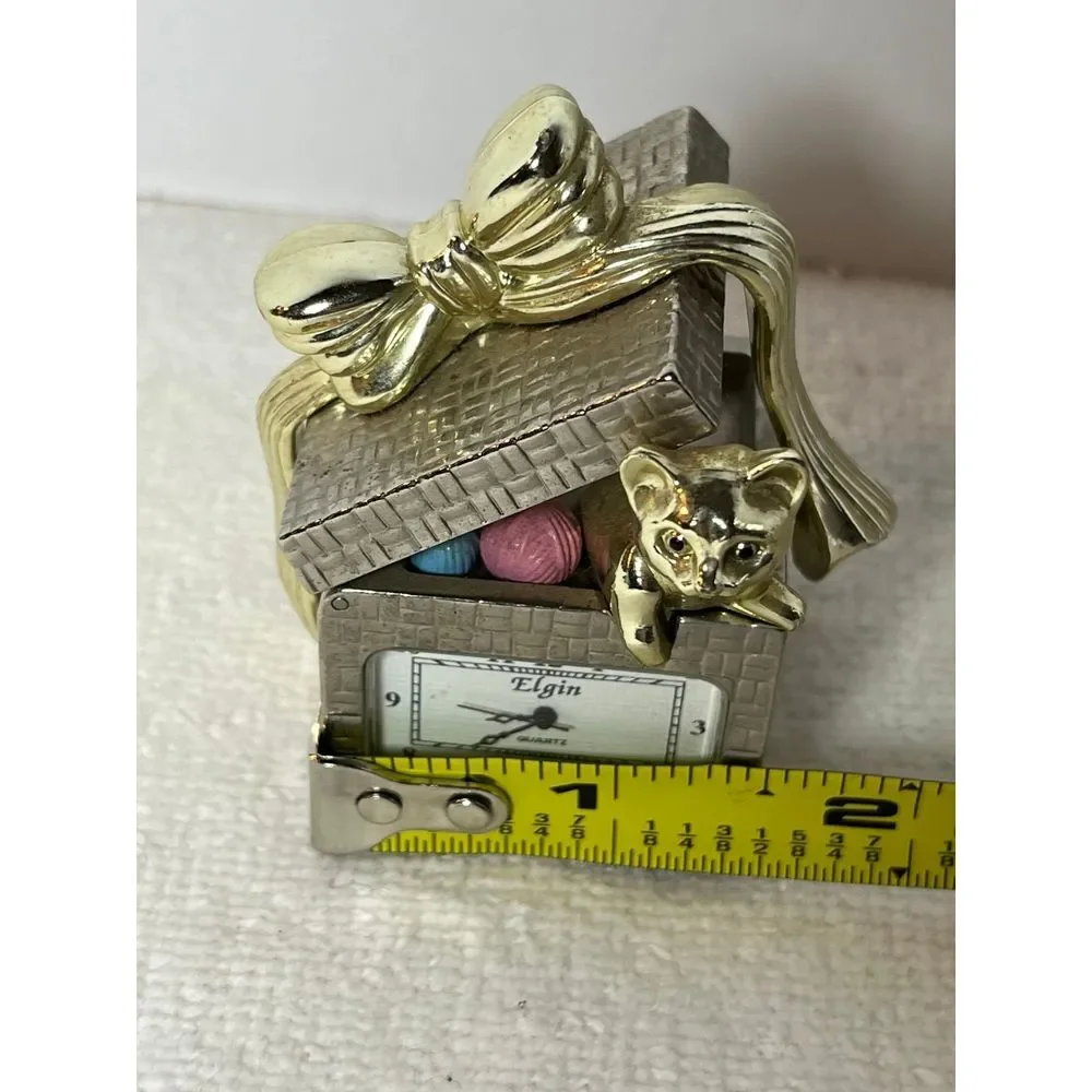Elgin Clock kitty‎ present yarn paperweight